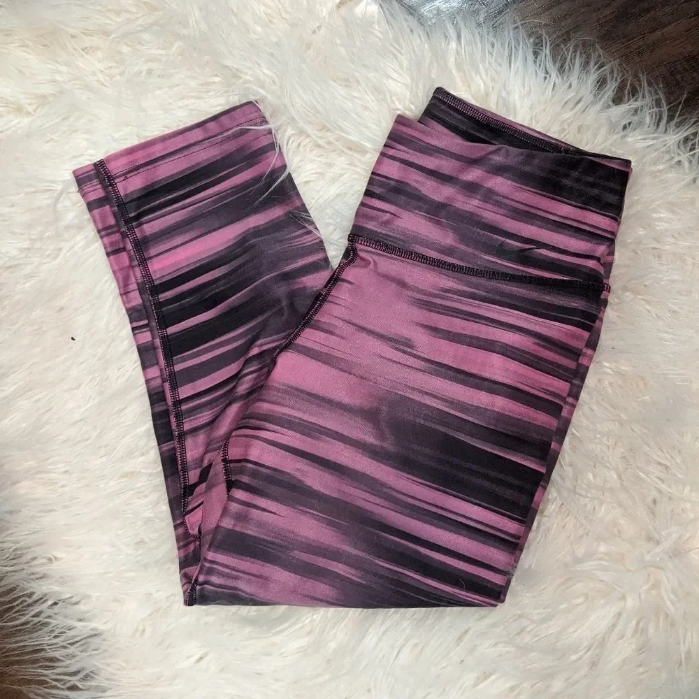 Nike ✔️ Capri's Pink and black patterned size S